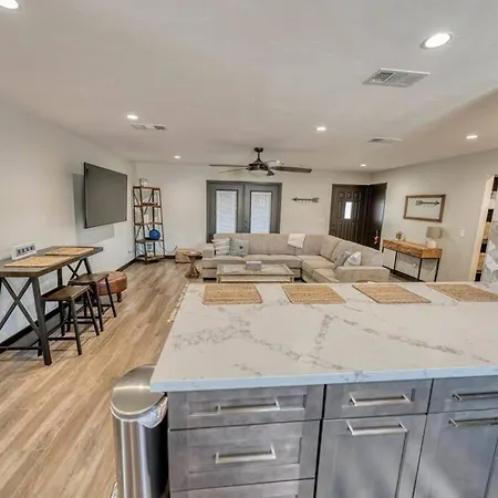 New! Beachy Lake Havasu Getaway